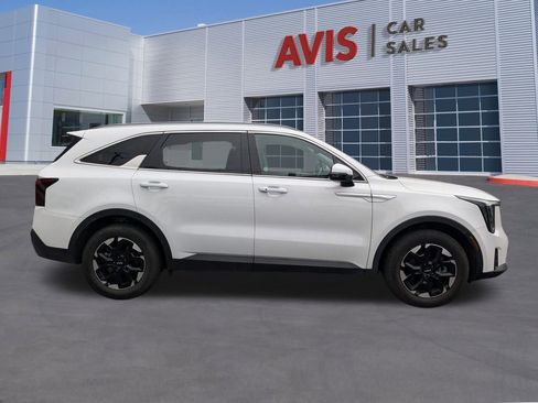 Used 2024 Kia Sorento S image 7