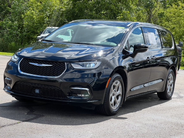 Used 2024 Chrysler Pacifica Limited FWD image 48