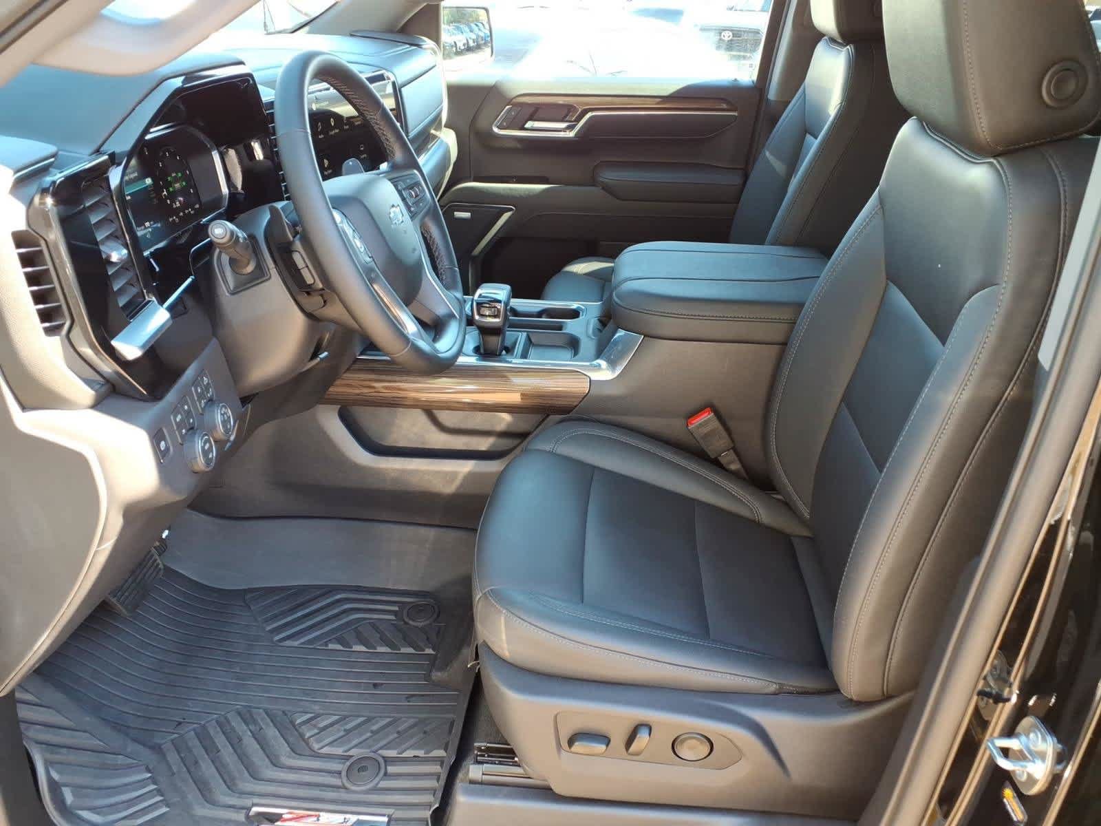 Used 2026 Chevrolet Silverado 1500 LT Trail Boss w/ LT Trail Boss Premium Package AWD/4WD image 16