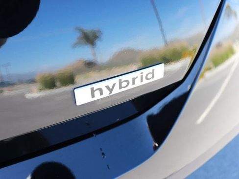 Used 2025 Hyundai Elantra Limited image 6