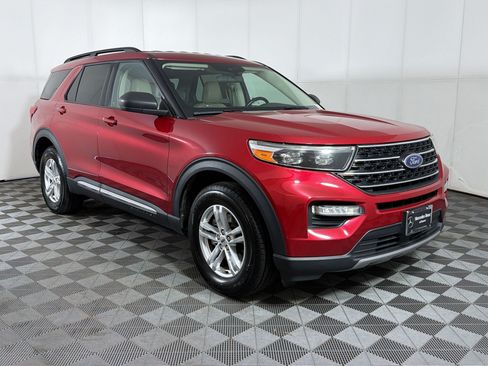 Used 2020 Ford Explorer XLT w/ Equipment Group 202A AWD/4WD image 7
