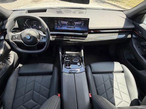 Certified 2025 BMW 530i RWD image 13