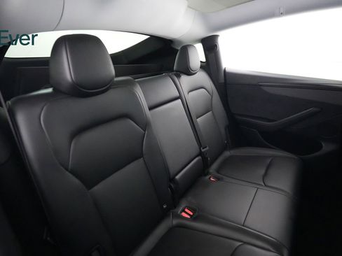 Used 2026 Tesla Model Y 2WD image 5