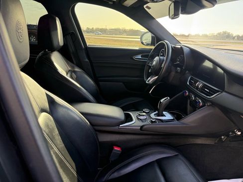 Used 2022 Alfa Romeo Giulia Ti image 17