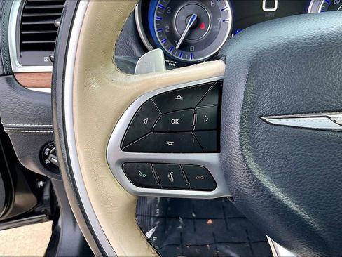 Used 2019 Chrysler 300 C w/ Safetytec Plus Group image 18