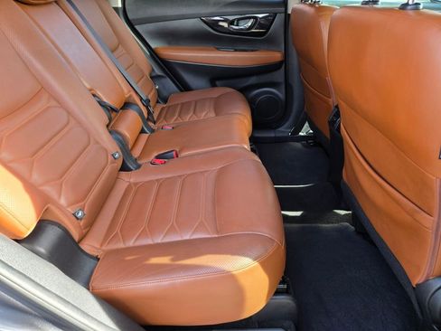 Used 2018 Nissan Rogue SL w/ Premium Package image 18