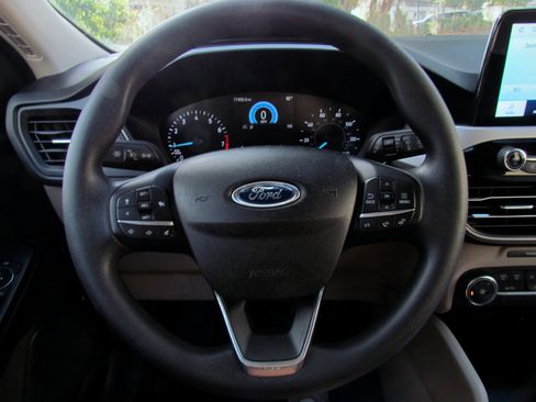 Used 2020 Ford Escape SE image 29