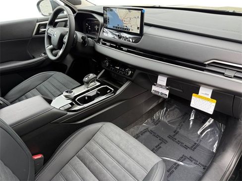New 2025 Mitsubishi Outlander SE image 25