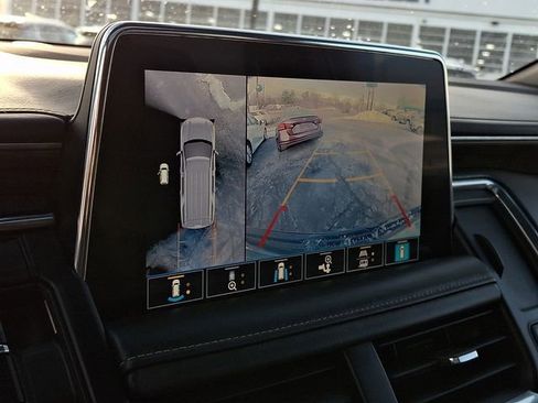 Used 2021 Chevrolet Tahoe Premier w/ Premium Package image 21