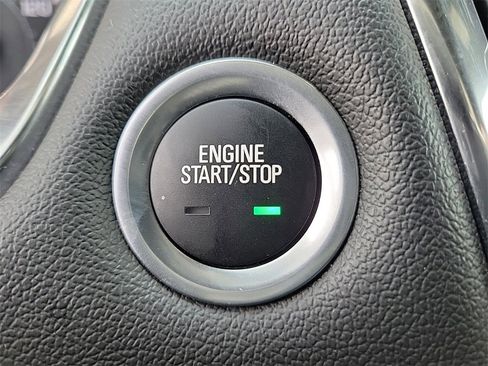 Used 2023 Chevrolet Traverse LT image 30