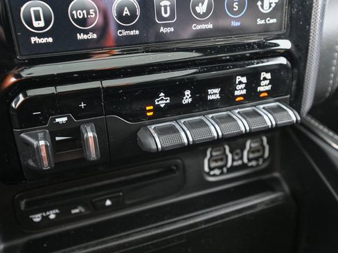 Used 2019 RAM 1500 Limited image 35