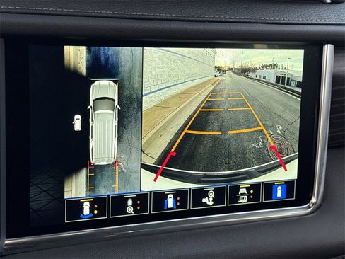 Used 2022 GMC Yukon XL Denali image 32