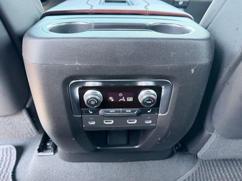 Used 2023 GMC Yukon Denali Ultimate AWD/4WD image 32