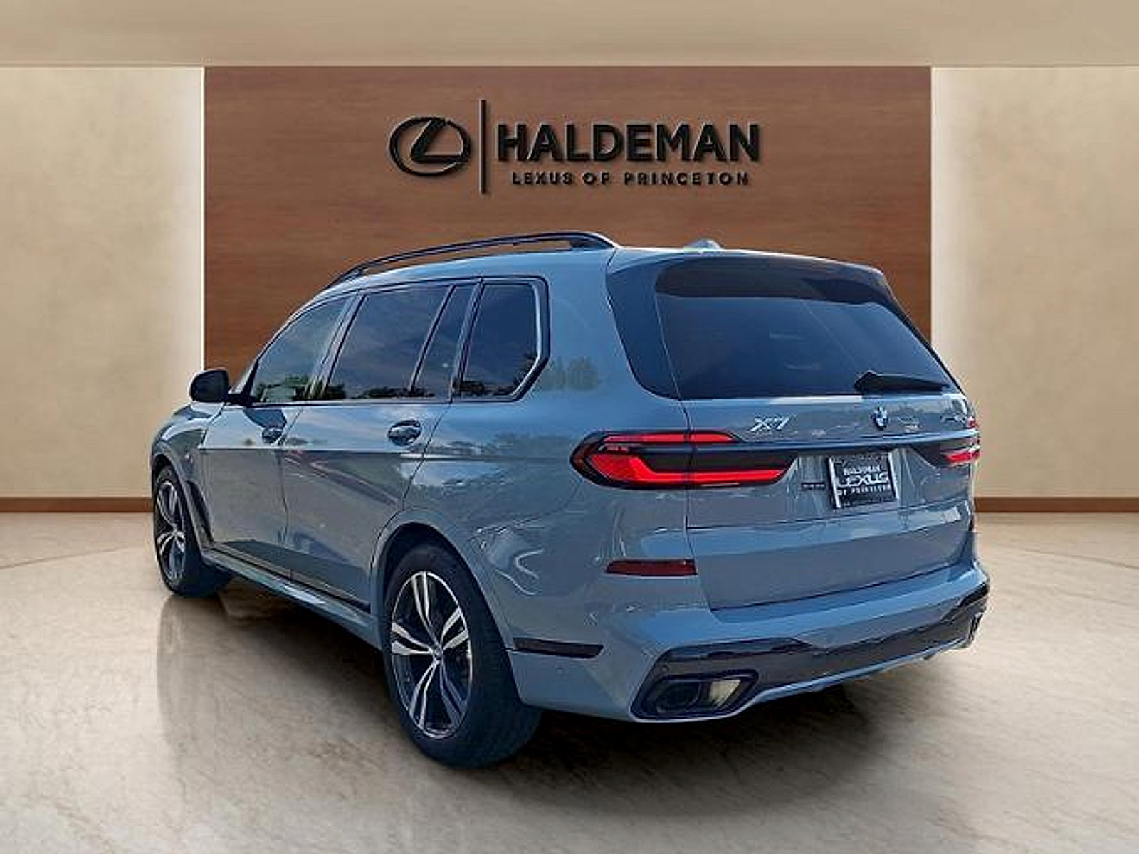 Used 2026 BMW X7 xDrive40i w/ M Sport Package AWD/4WD image 4