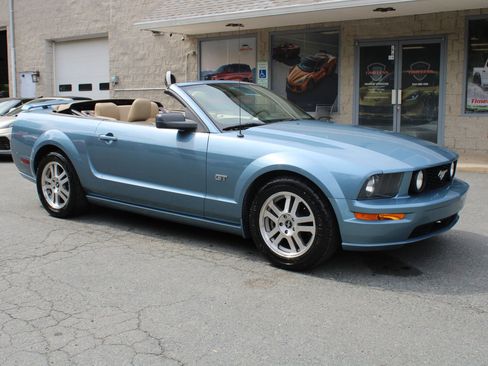 Used 2006 Ford Mustang GT RWD image 4