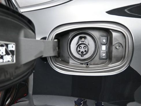 Certified 2023 Porsche Cayenne Turbo S AWD/4WD image 27