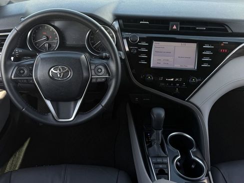 Used 2018 Toyota Camry XLE FWD image 12