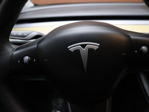 Used 2023 Tesla Model Y Long Range image 38