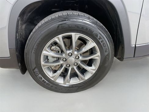 Used 2021 Jeep Cherokee Latitude Plus AWD/4WD image 29
