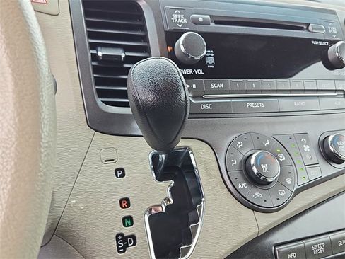 Used 2011 Toyota Sienna LE image 10