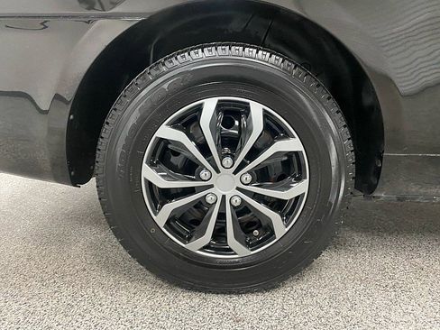 Used 2010 Kia Sedona LX image 27