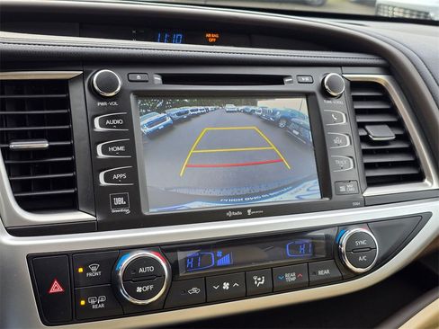 Used 2015 Toyota Highlander Limited Platinum image 22