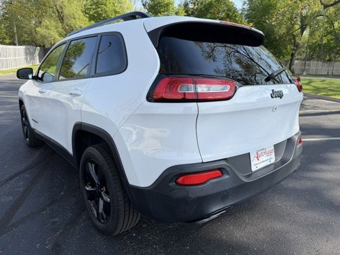 Used 2016 Jeep Cherokee Latitude w/ Cold Weather Group FWD image 5