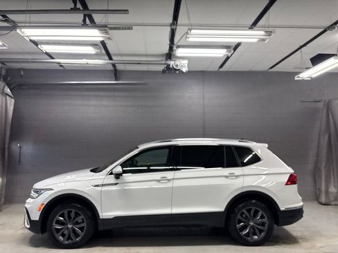 Used 2022 Volkswagen Tiguan SE AWD/4WD image 26