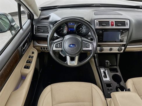 Used 2017 Subaru Outback 2.5i Limited image 3