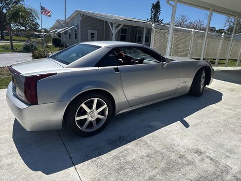 Used 2004 Cadillac XLR RWD image 20