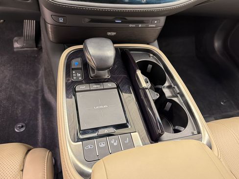 Used 2022 Lexus LS 500 w/ Interior Upgrade Package RWD image 18