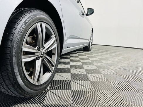 Used 2024 Volkswagen Jetta SE image 5