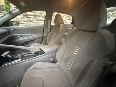 Used 2023 Hyundai Elantra SEL w/ Preferred Accessory Package FWD image 14