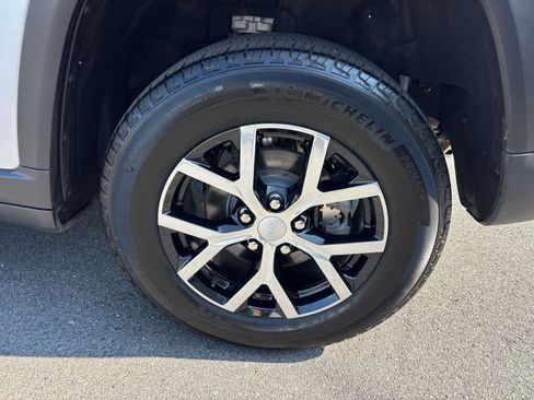 Certified 2024 Jeep Grand Cherokee Limited image 7