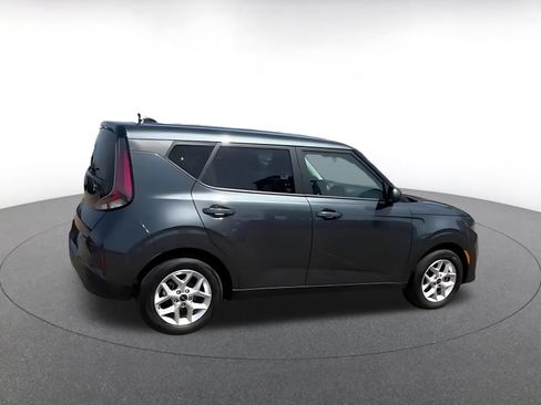Used 2025 Kia Soul LX w/ LX Technology Package FWD image 15