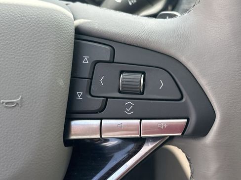 Used 2025 Cadillac XT6 Premium Luxury w/ Technology Package FWD image 21