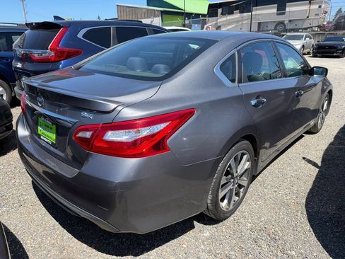Used 2016 Nissan Altima 2.5 SR FWD image 2