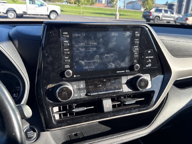 Used 2021 Toyota Highlander XLE AWD/4WD image 32
