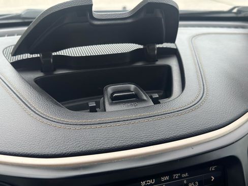 Used 2018 Jeep Cherokee Limited image 25