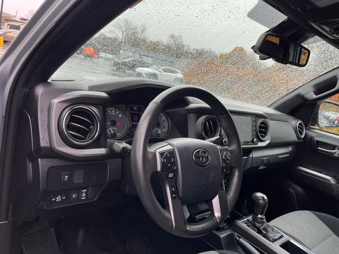 Used 2020 Toyota Tacoma TRD Off-Road image 25
