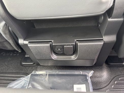 New 2025 Ford F250 XL w/ XL Chrome Package image 20