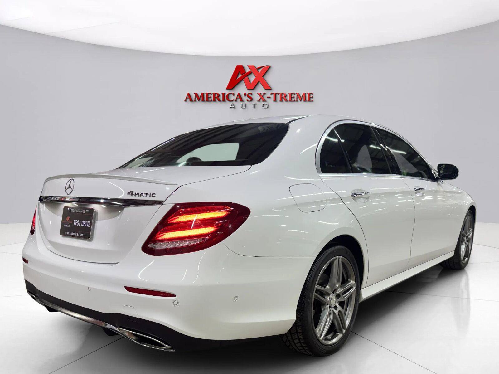 Used 2017 Mercedes-Benz E 300 4MATIC image 7