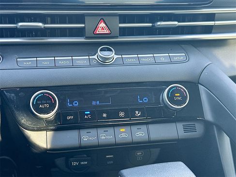 Used 2024 Hyundai Elantra SEL image 14