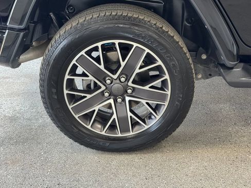 Used 2023 Jeep Wrangler Unlimited Sahara AWD/4WD image 27