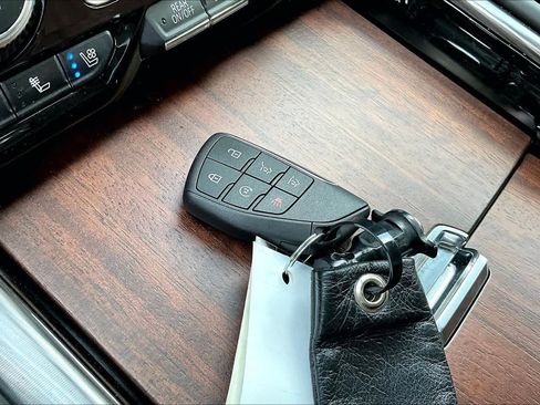 Used 2024 GMC Yukon XL Denali Ultimate AWD/4WD image 15