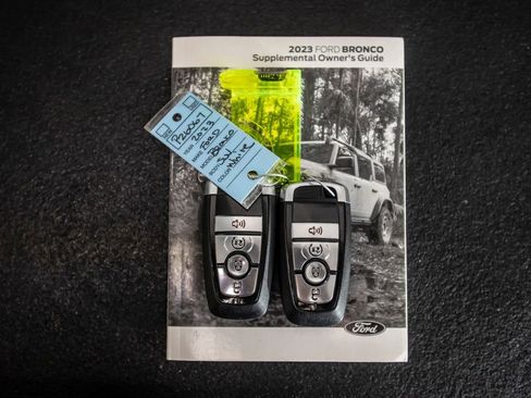 Used 2023 Ford Bronco Badlands w/ Sasquatch Package AWD/4WD image 44