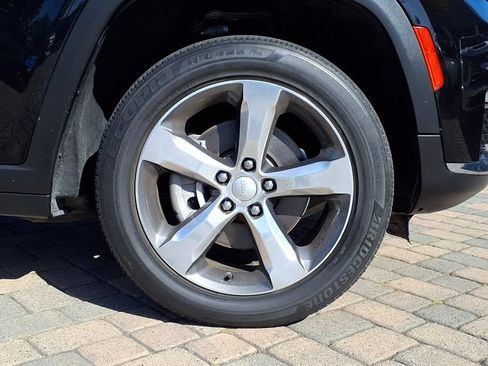 Used 2021 Jeep Grand Cherokee L Limited RWD image 9
