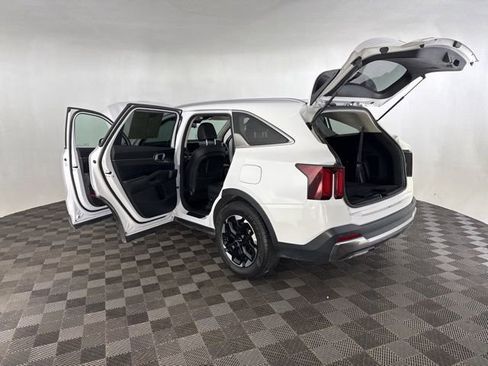 Certified 2024 Kia Sorento S image 19