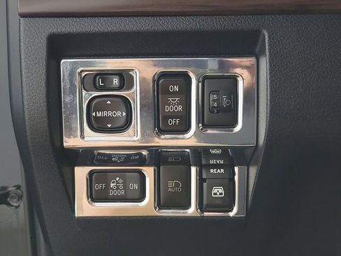 Used 2018 Toyota Tundra Limited w/ Limited Premium Package AWD/4WD image 24