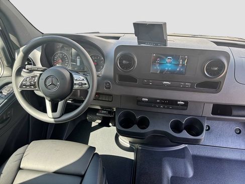Used 2024 Mercedes-Benz Sprinter 3500 image 44